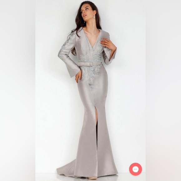 Terani Couture Flutter Satin Embroidered Gown Size 12 NWT - Picture 3 of 11